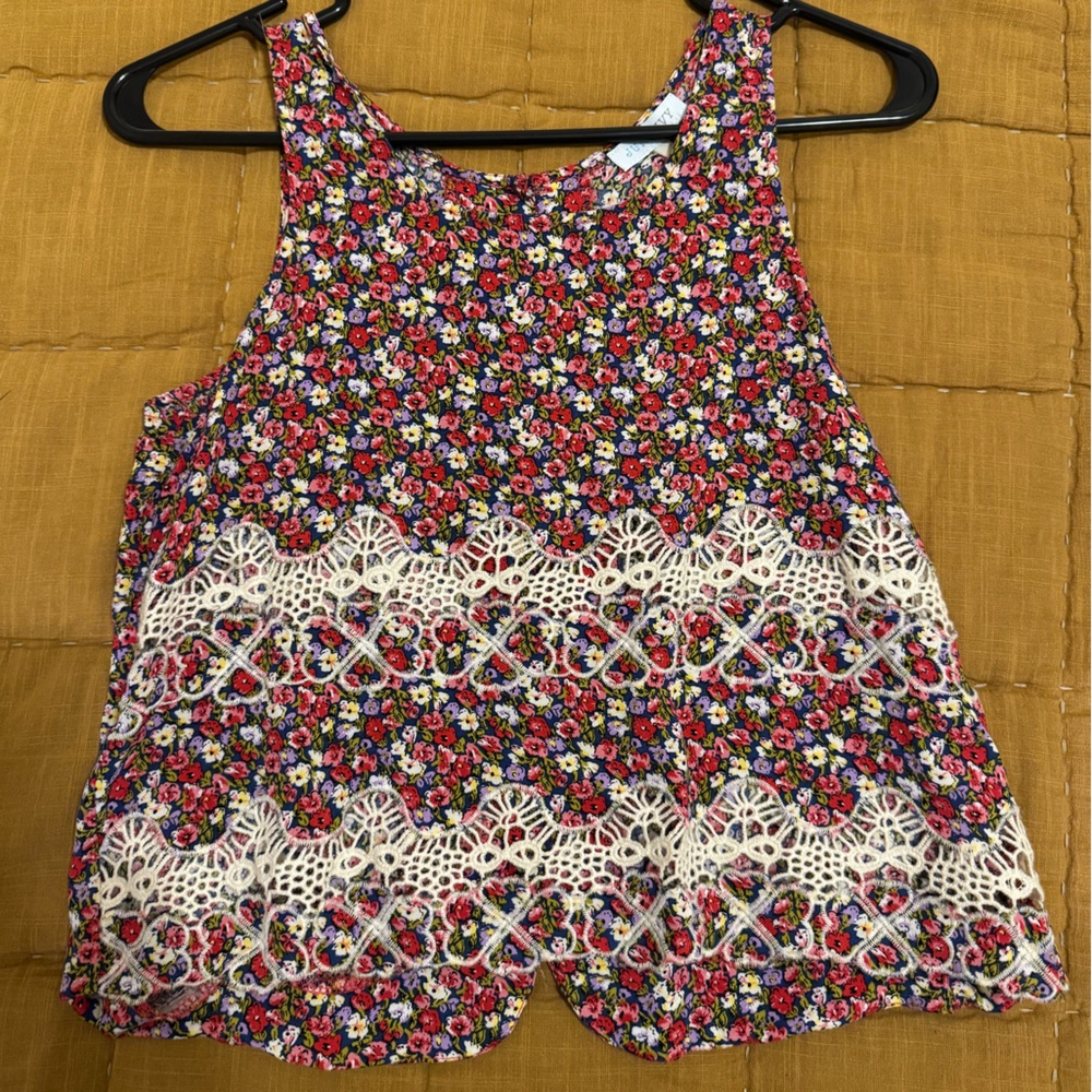 Francesca’s Floral Lace Trim Tank